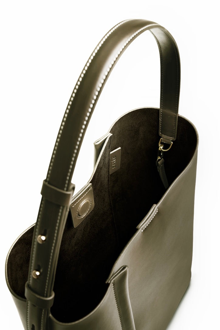 THE LARGE TOTE PLISSÉ KHAKI LEATHER