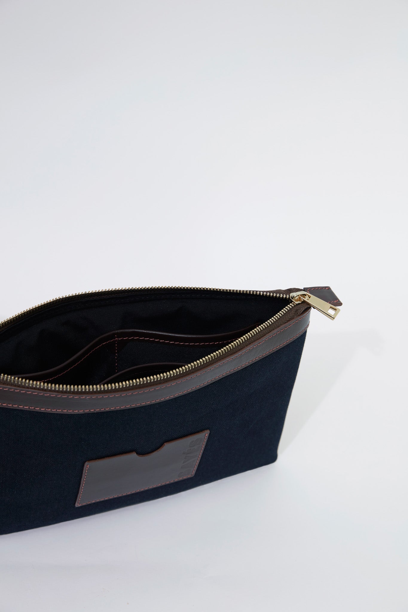 STITCHED CLUTCH IN NAVY/BROWN