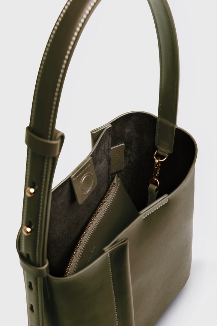 THE MEDIUM TOTE PLISSÉ KHAKI LEATHER