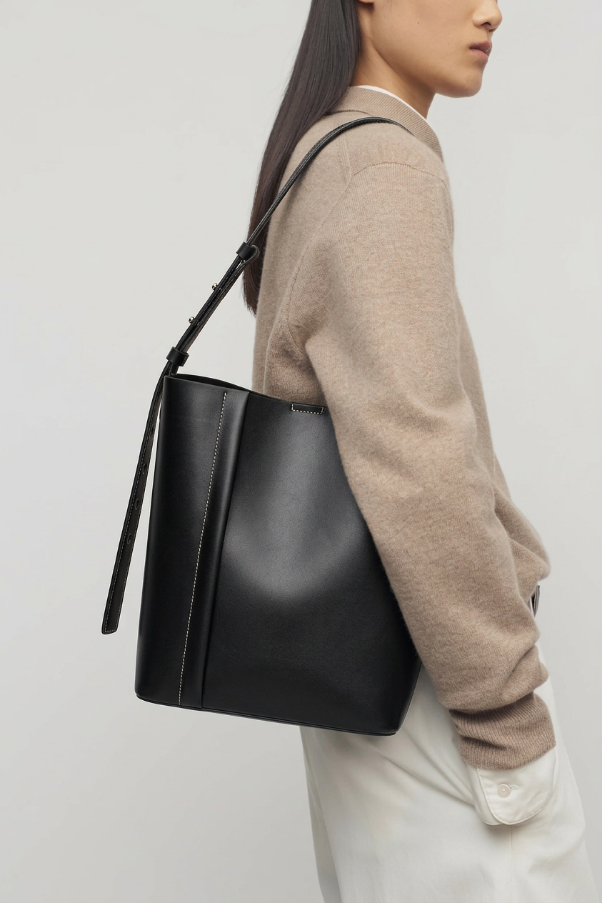 THE MEDIUM TOTE PLISSÉ BLACK