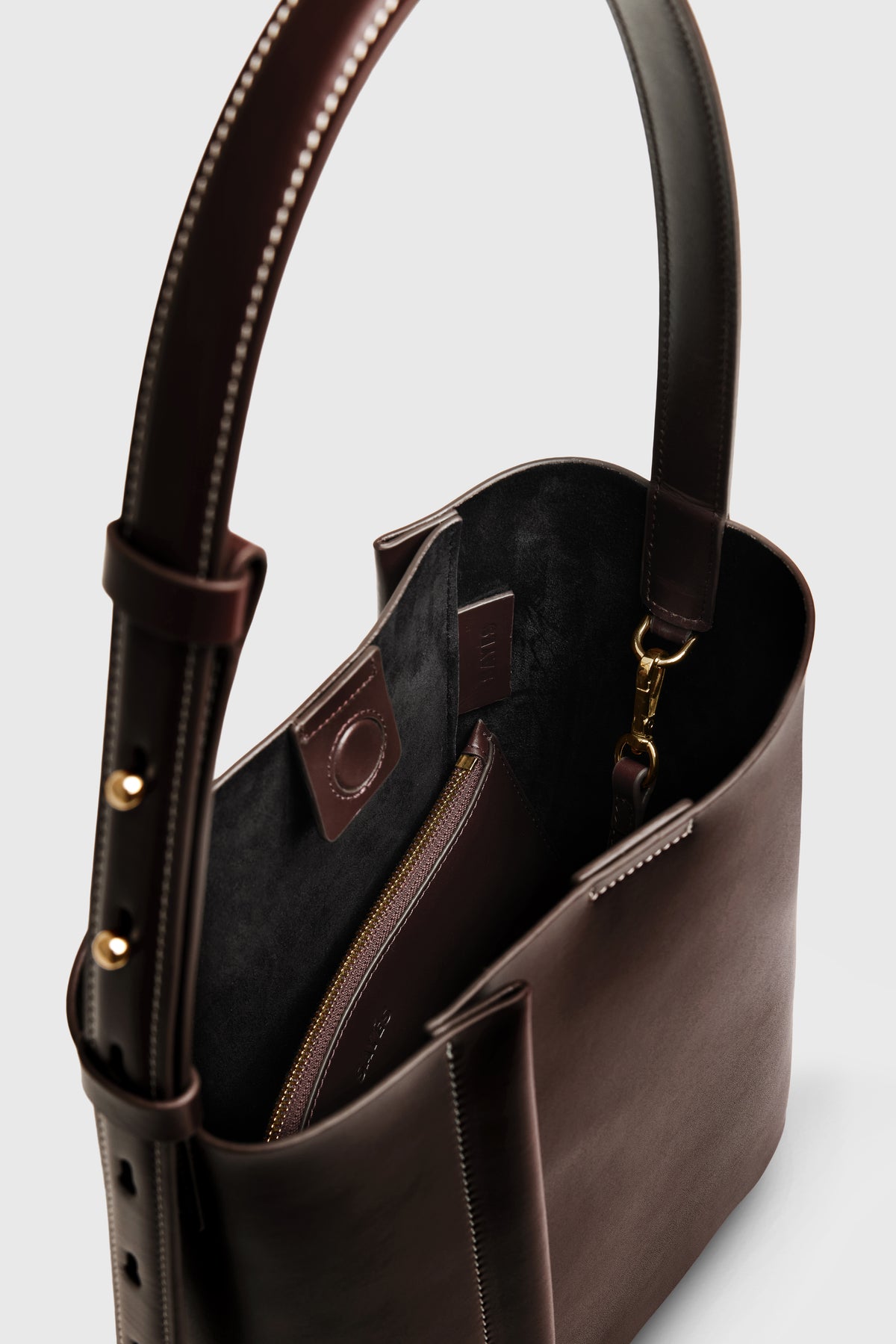 THE MEDIUM TOTE PLISSÉ DARK CHOCOLATE LEATHER
