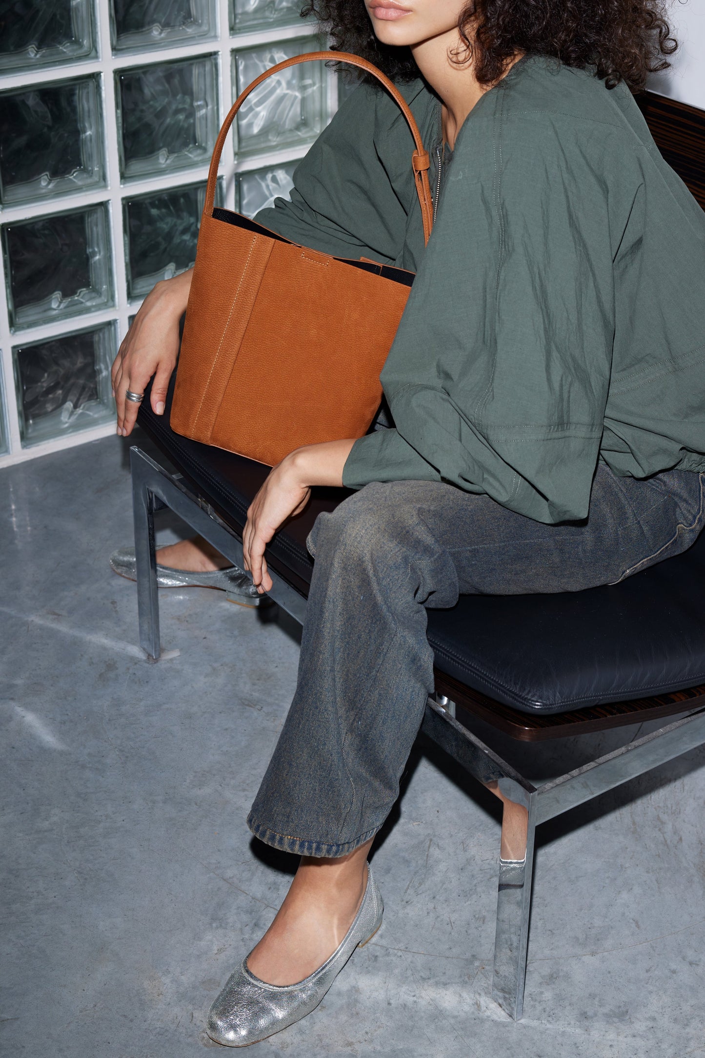 THE MEDIUM TOTE PLISSÉ KARAMEL NUBUK