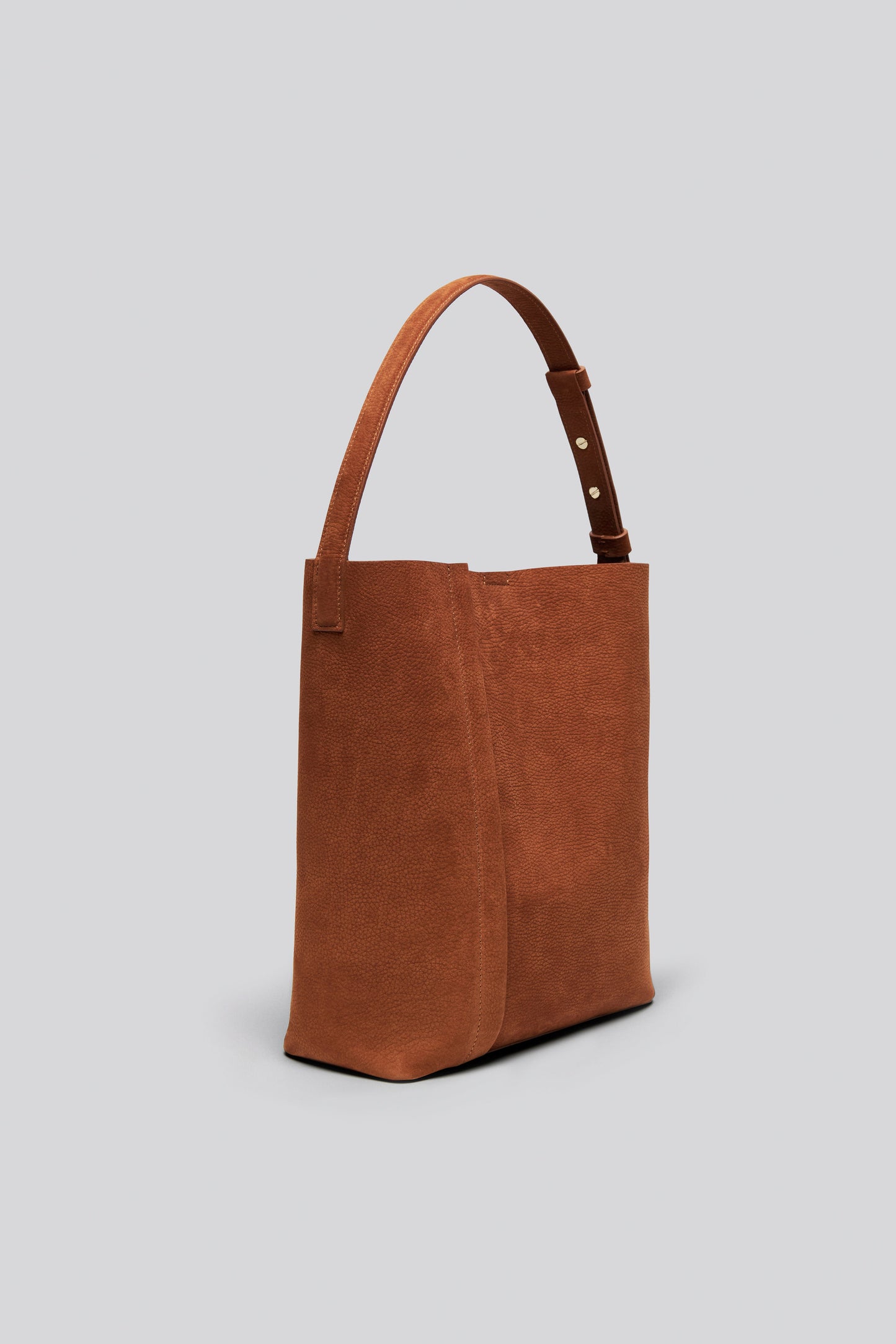 THE LARGE TOTE PLISSÉ KARAMEL NUBUK