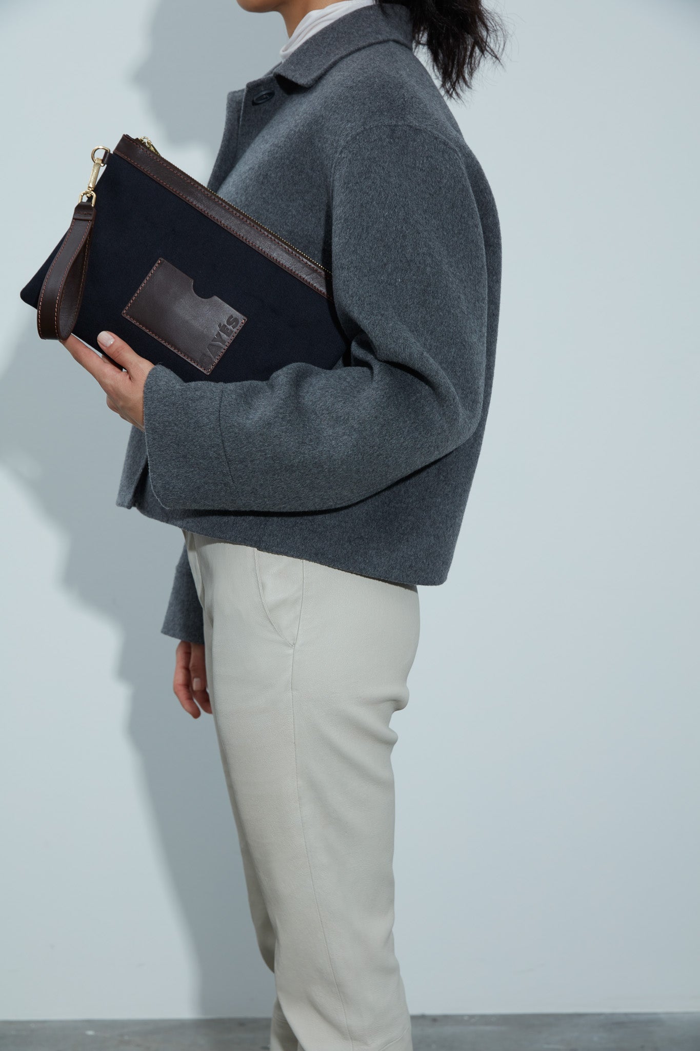 STITCHED CLUTCH IN NAVY/BROWN