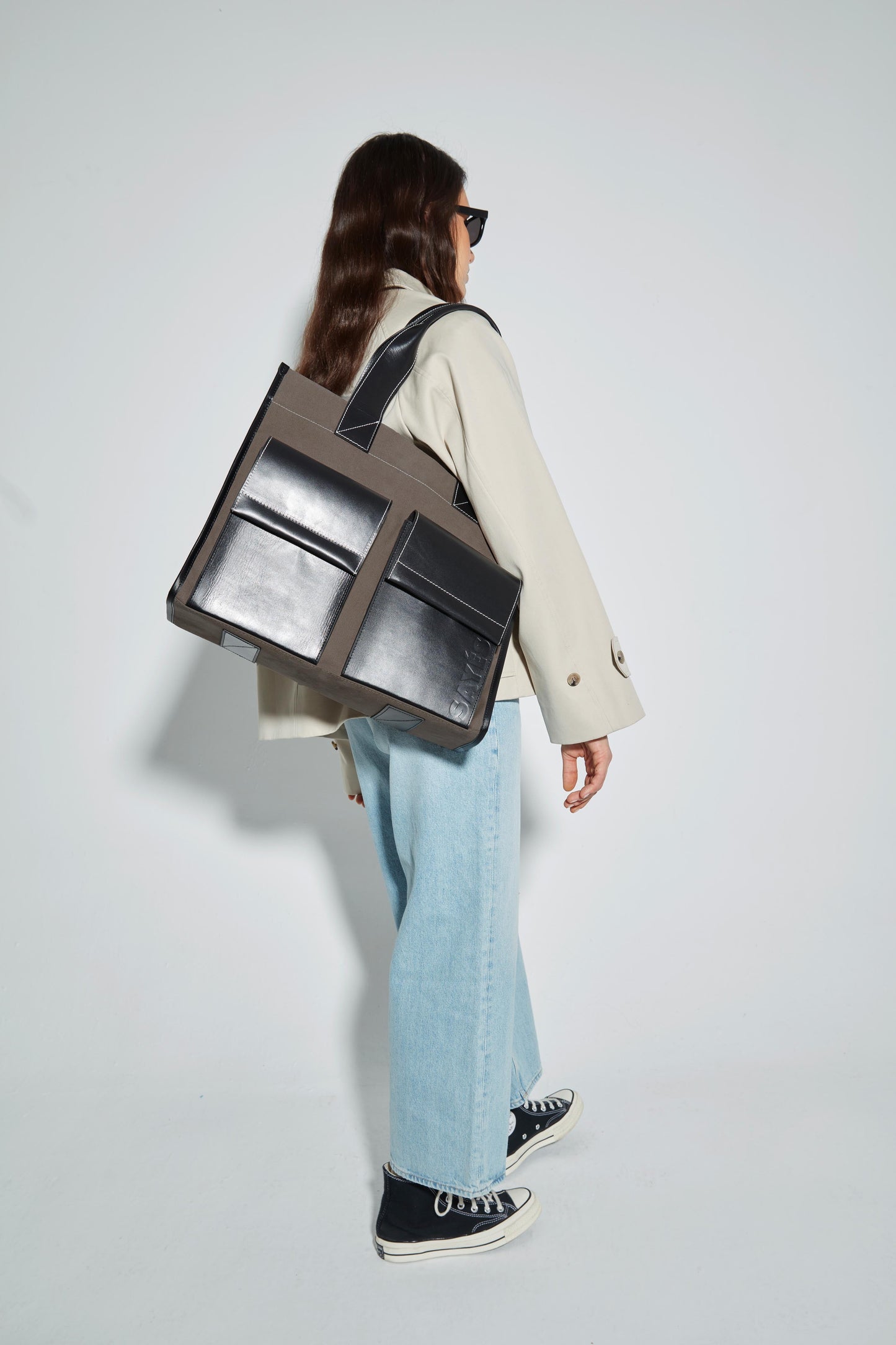 STITCHED POCKET MAXI TOTE IN MINK AND BLACK