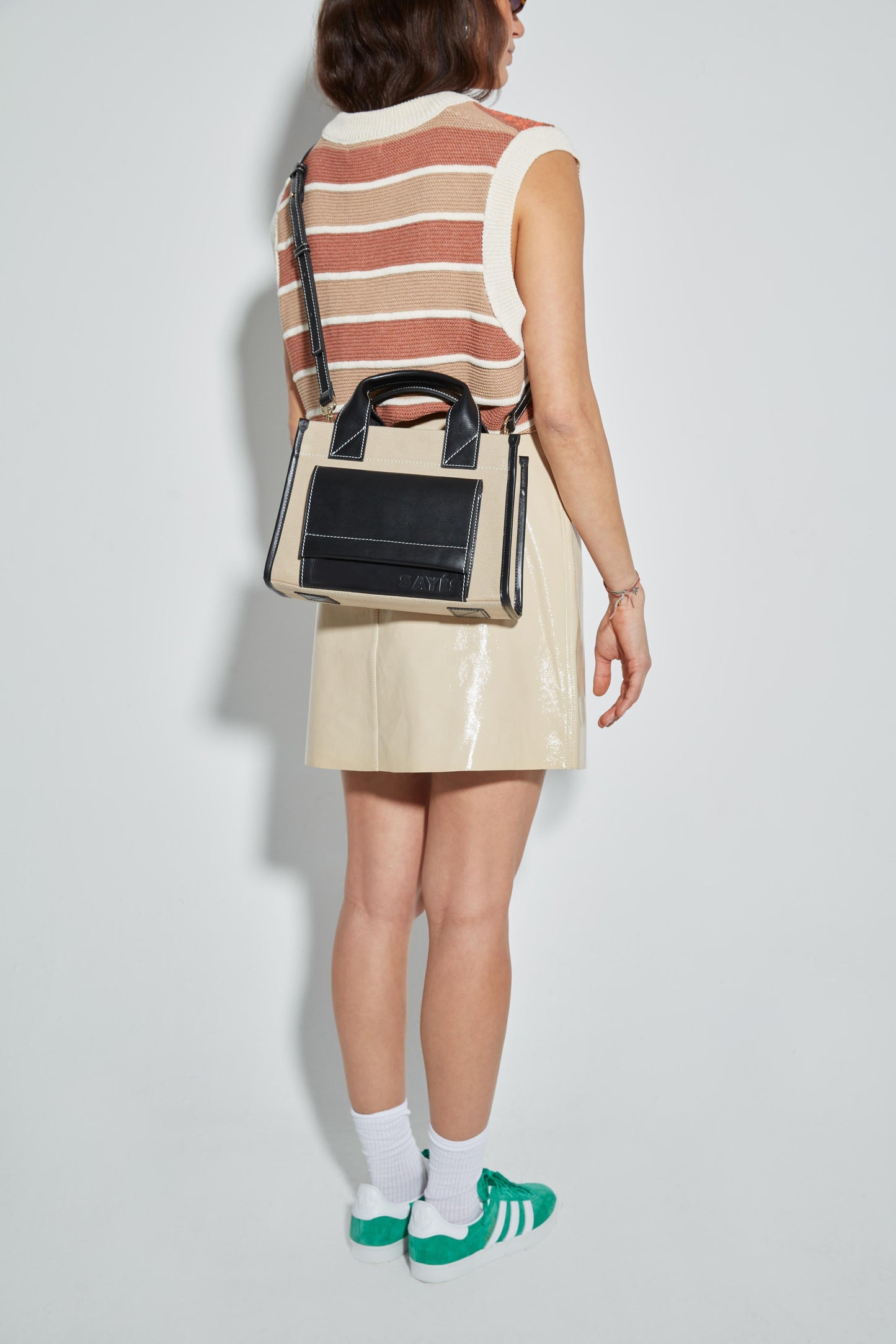 STITCHED POCKET MINI TOTE IN BEIGE/BLACK
