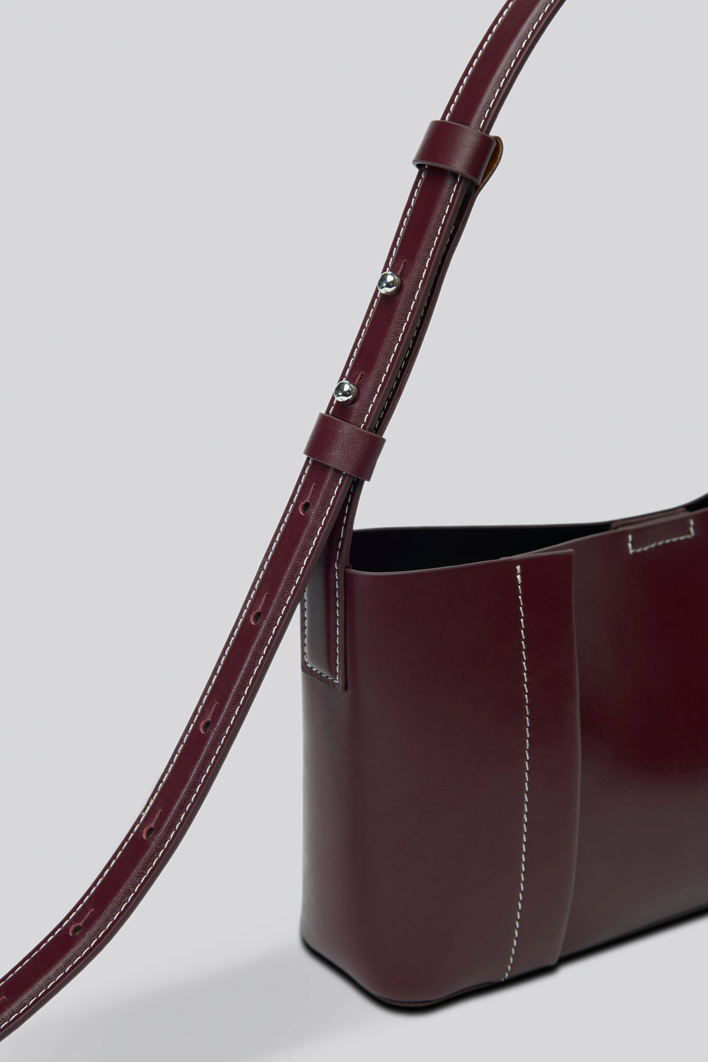 THE SMALL TOTE PLISSÉ BORDO