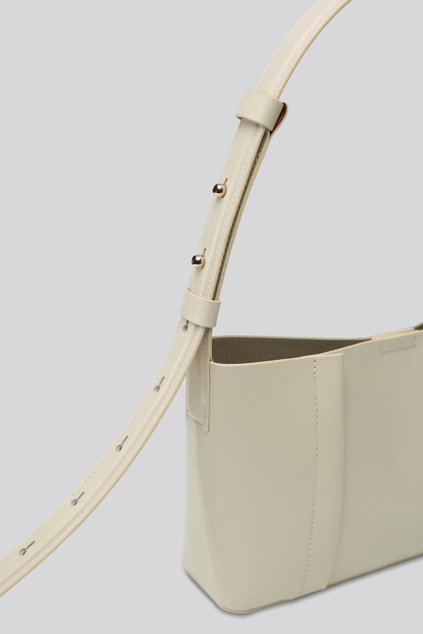 THE SMALL TOTE PLISSÉ KREM