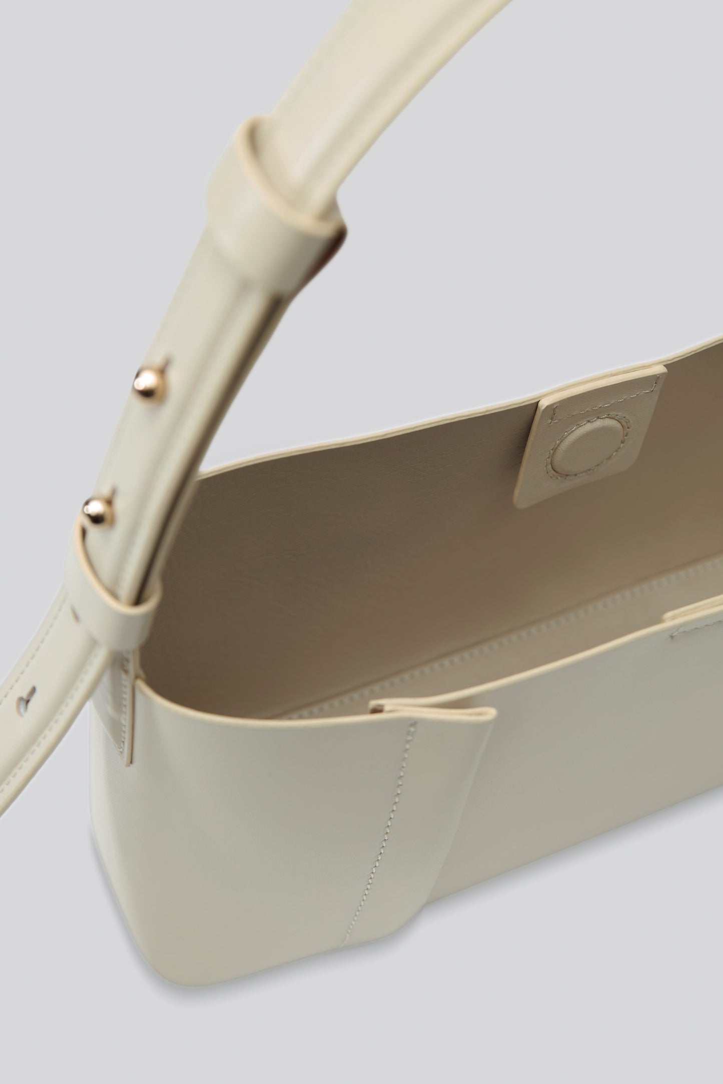 THE SMALL TOTE PLISSÉ KREM