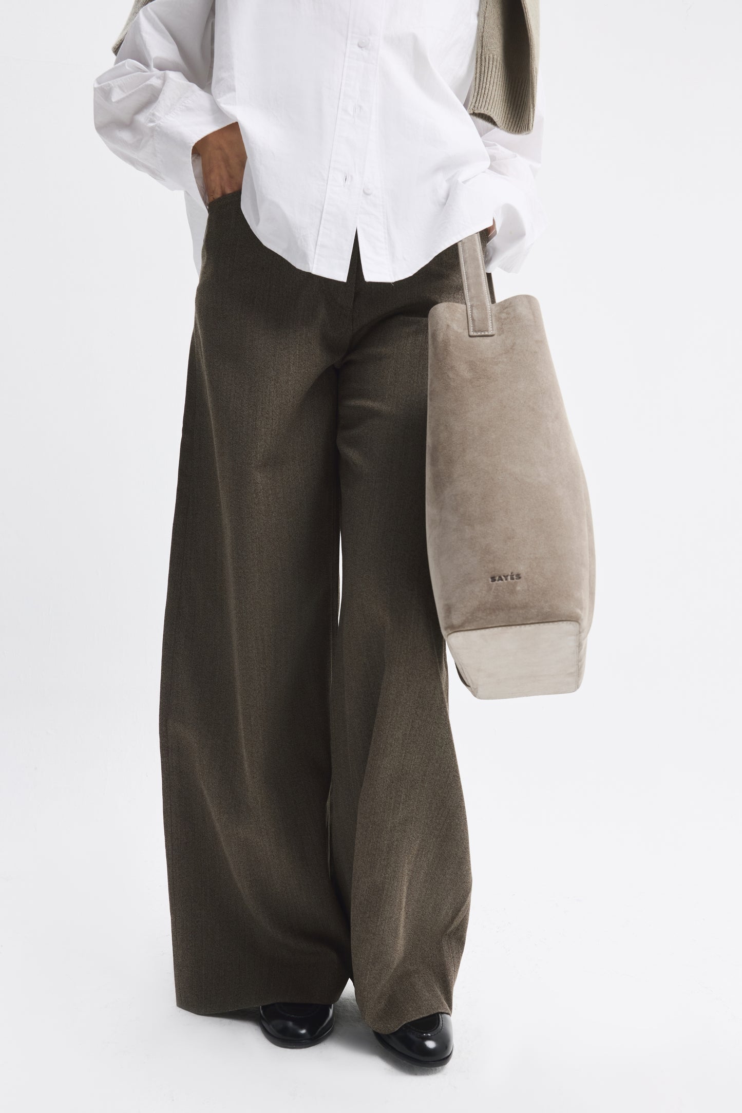 THE LARGE TOTE PLISSÉ KUM BEJİ SÜET