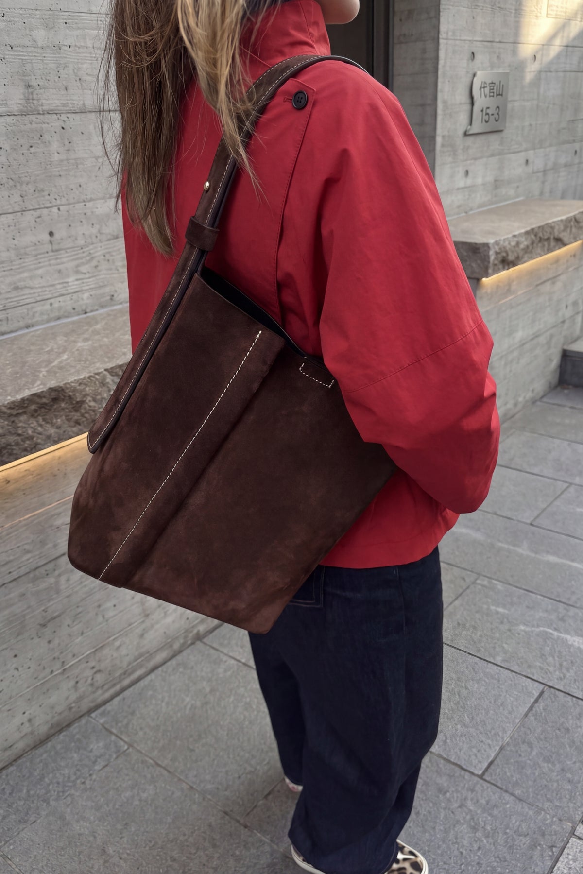 THE MEDIUM TOTE PLISSÉ BROWN SUEDE