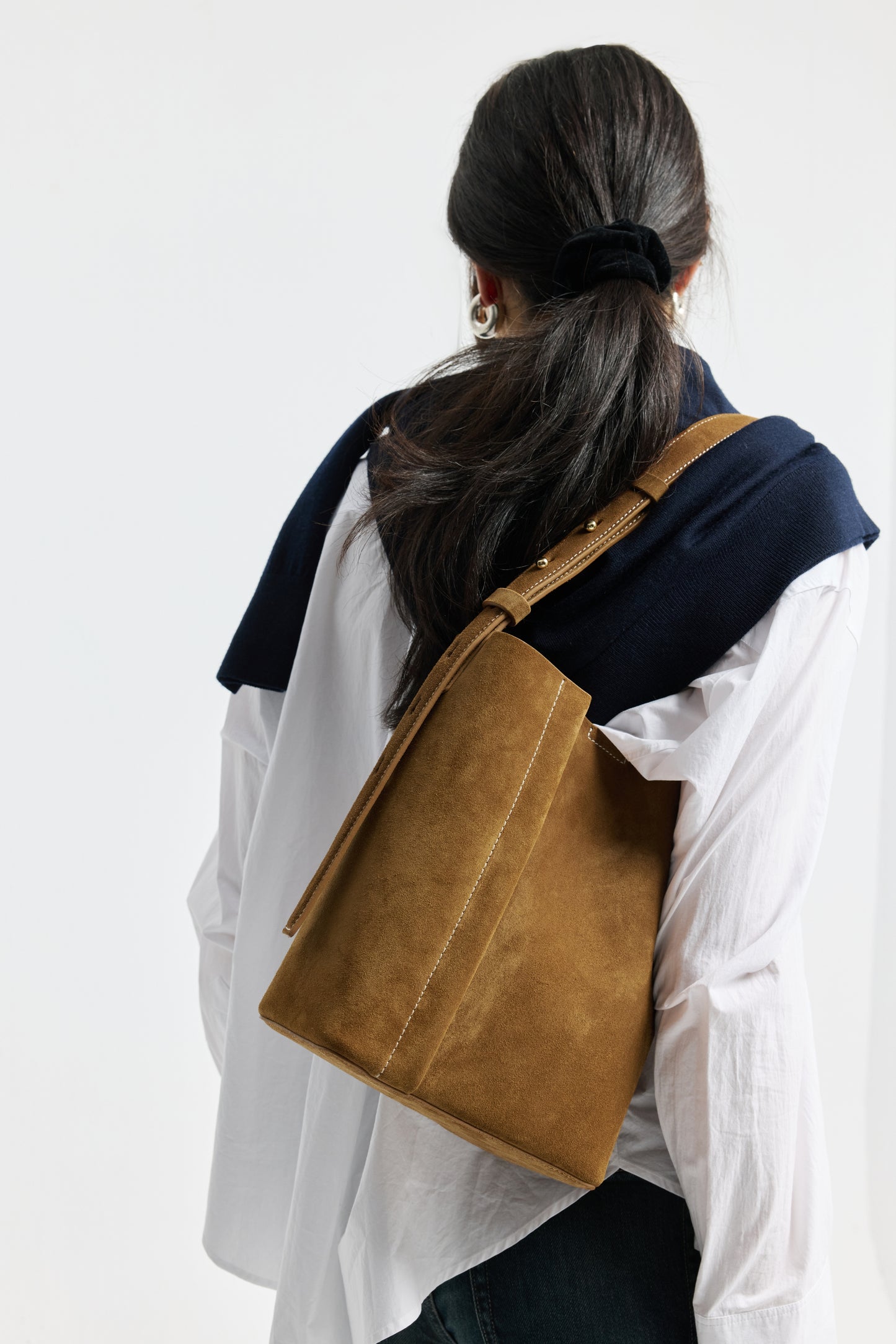 THE MEDIUM TOTE PLISSÉ CAMEL SÜET