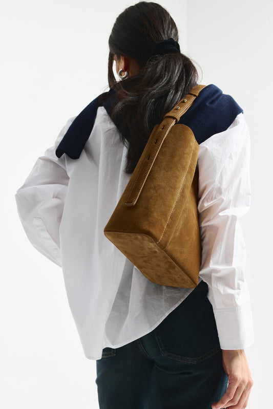 THE MEDIUM TOTE PLISSÉ CAMEL SUEDE