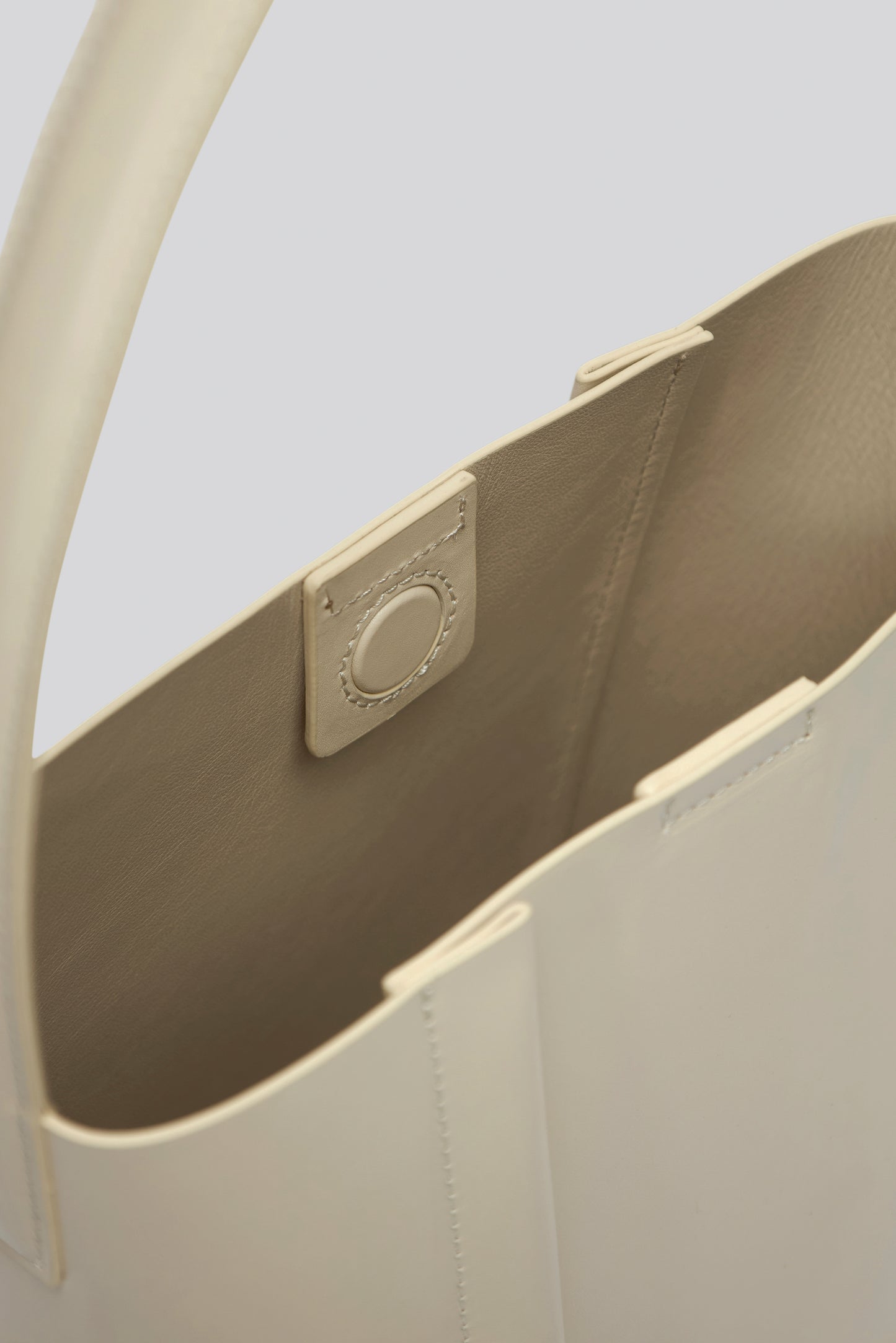 THE MEDIUM TOTE PLISSÉ KREM