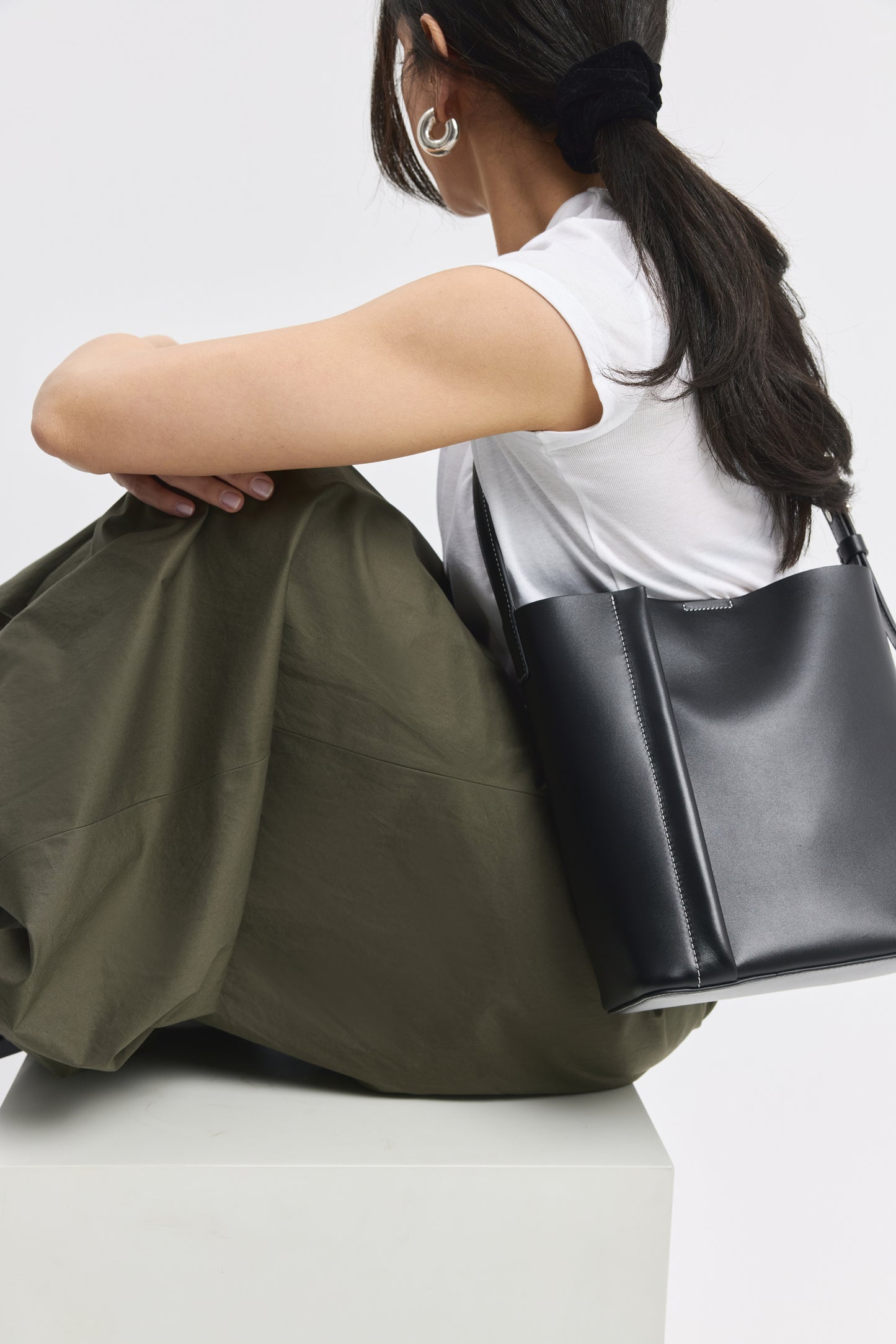 THE MEDIUM TOTE PLISSÉ SİYAH