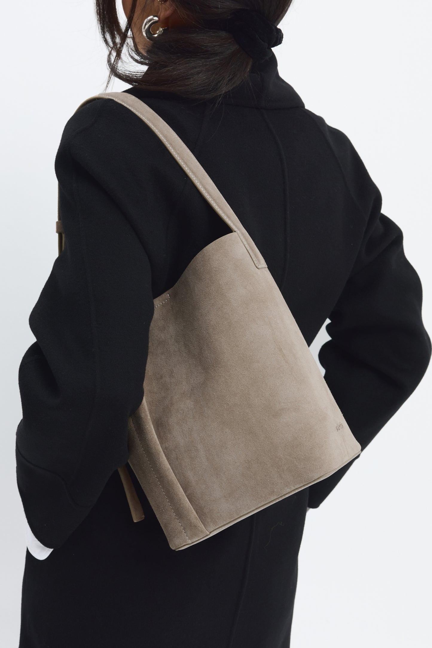 THE MEDIUM TOTE PLISSÉ KUM BEJİ SÜET